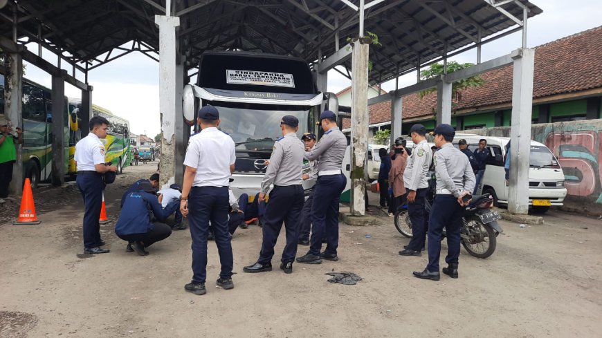 Petugas Gabungan Lakukan Ramcek Kendaraan di Terminal Singaparna, Mayoritas Laik Jalan