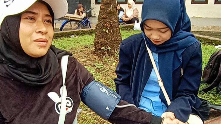 Mahasiswa S1 Keperawatan UMTAS Kelas 3B Beri Edukasi dan Pemeriksaan Kesehatan Gratis