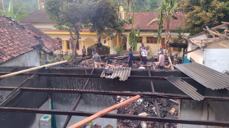 Rumah Semi Permanen di Sodonghilir Tasikmalaya Ludes Terbakar, Korban Alami Kerugian Hingga Puluhan Juta