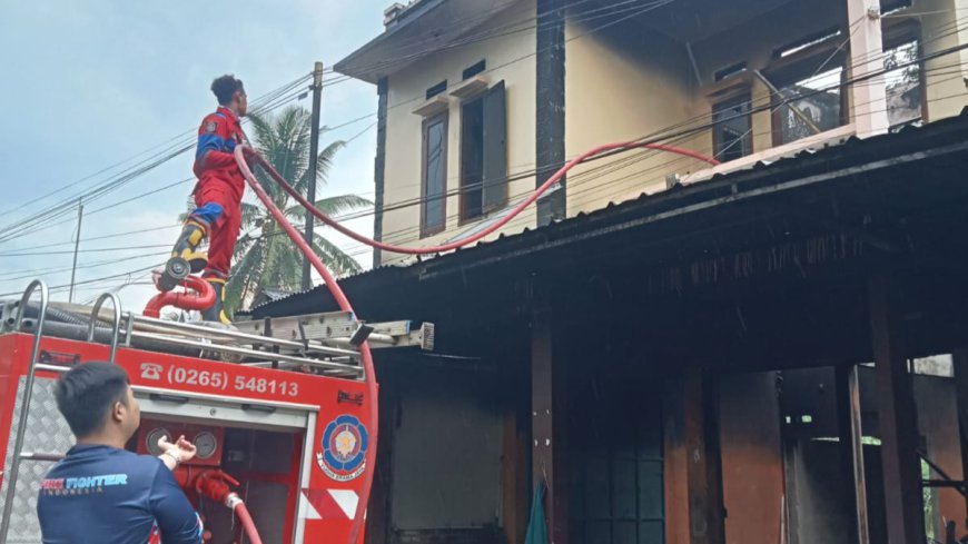 Kebakaran Rumah di Bantarkalong Tasikmalaya Nyaris Merenggut Korban Jiwa
