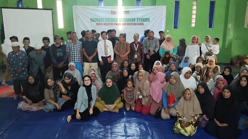 Bantu Penuhi Kebutuhan Pangan Pengungsi di Desa Cikondang, OJK Tasikmalaya Berikan Ratusan Paket Sembako