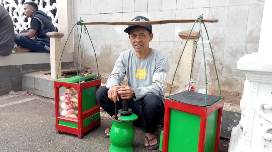 Warga Satu Kampung di Desa Tanjungsari Tasikmalaya Kompak Jadi Pedagang Rujak