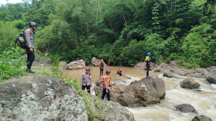 Hari Pertama Pencarian, Korban Terseret Arus Sungai Cipalu Tasikmalaya Belum Ditemukan