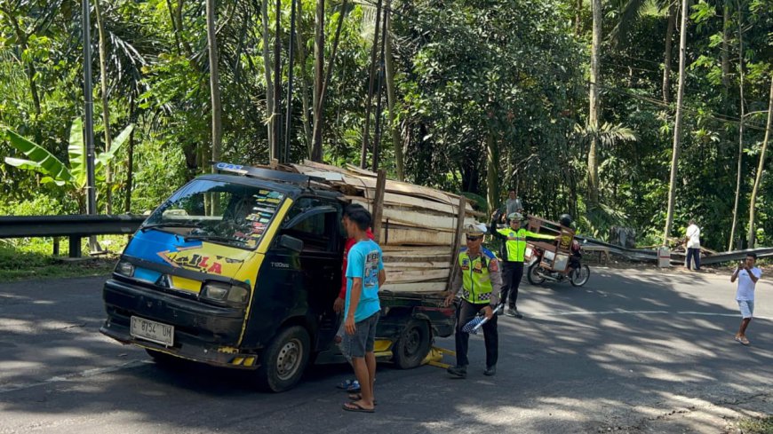Puluhan Kendaraan Pemudik Alami Masalah di Tanjakan Bohong Tasikmalaya, Tim Ganjal Ban Siaga