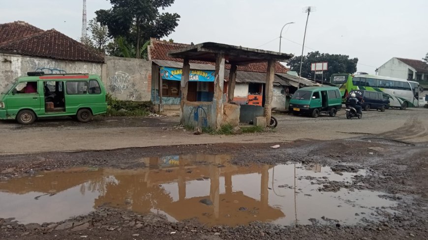 Infrastruktur Terminal Singaparna Rusak Parah, Sopir Angkutan Pertanyakan Uang Restribusi
