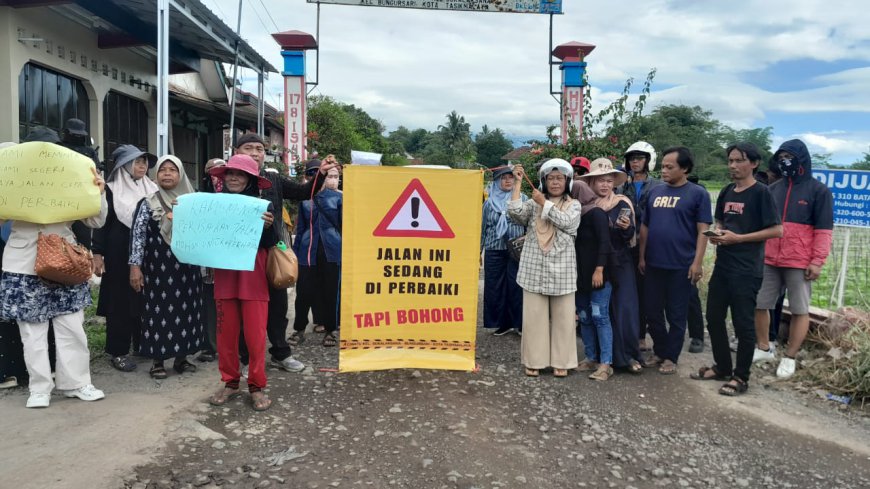 Belasan Tahun Warga Bengkok dan Cibatu Tasikmalaya Terkena Dampak Polusi Udara Akibat Jalan Rusak