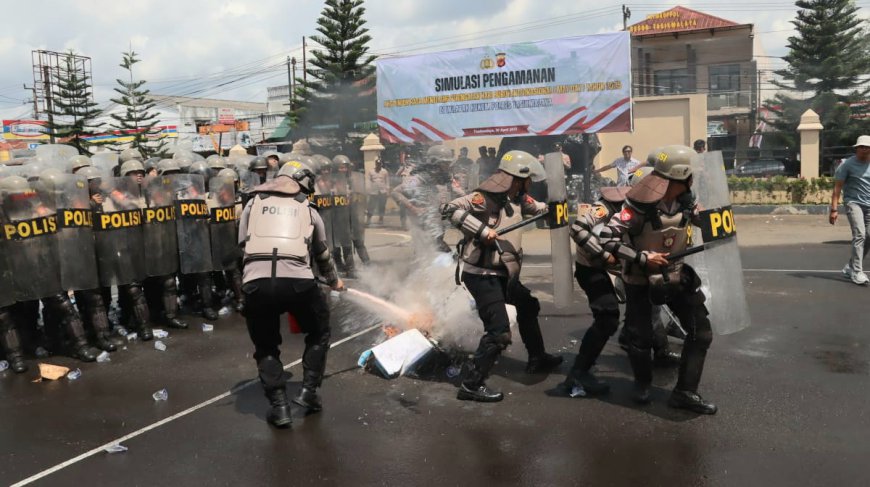 Antisipasi Kericuhan May Day, Ratusan Anggota Dalmas Polres Tasikmalaya Latihan Pengendalian Masa