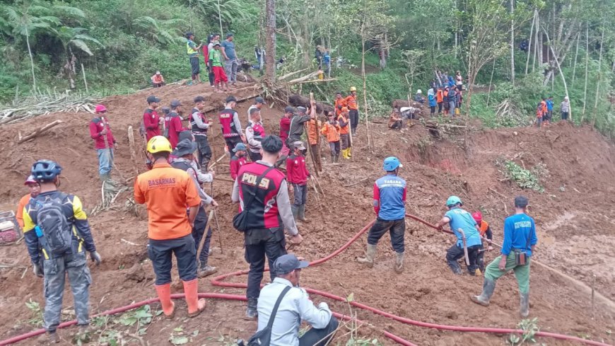 Tim Evakuasi Temukan Pentunjuk Titik Korban Longsor Salawu Tasikmalaya