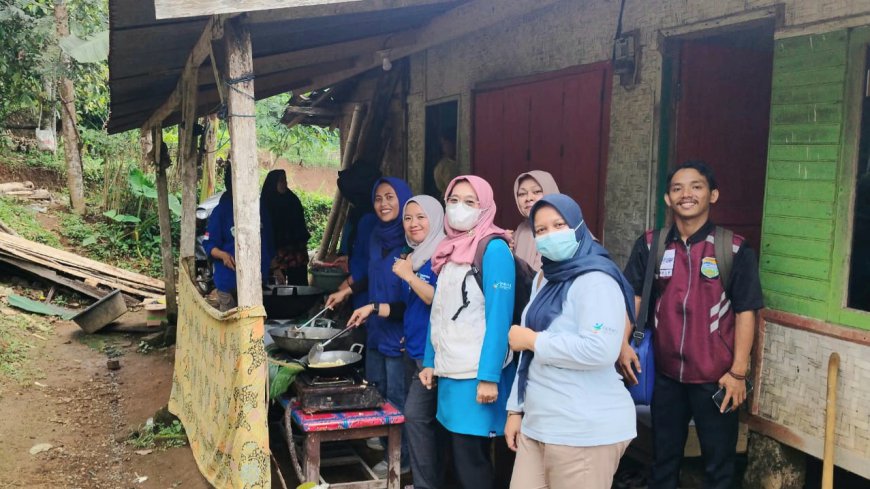 Warga Dirikan Dapur Umum di Posko Bencana Longsor Salawu